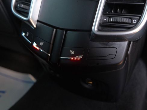 Used 2017 Porsche Cayenne S image 34