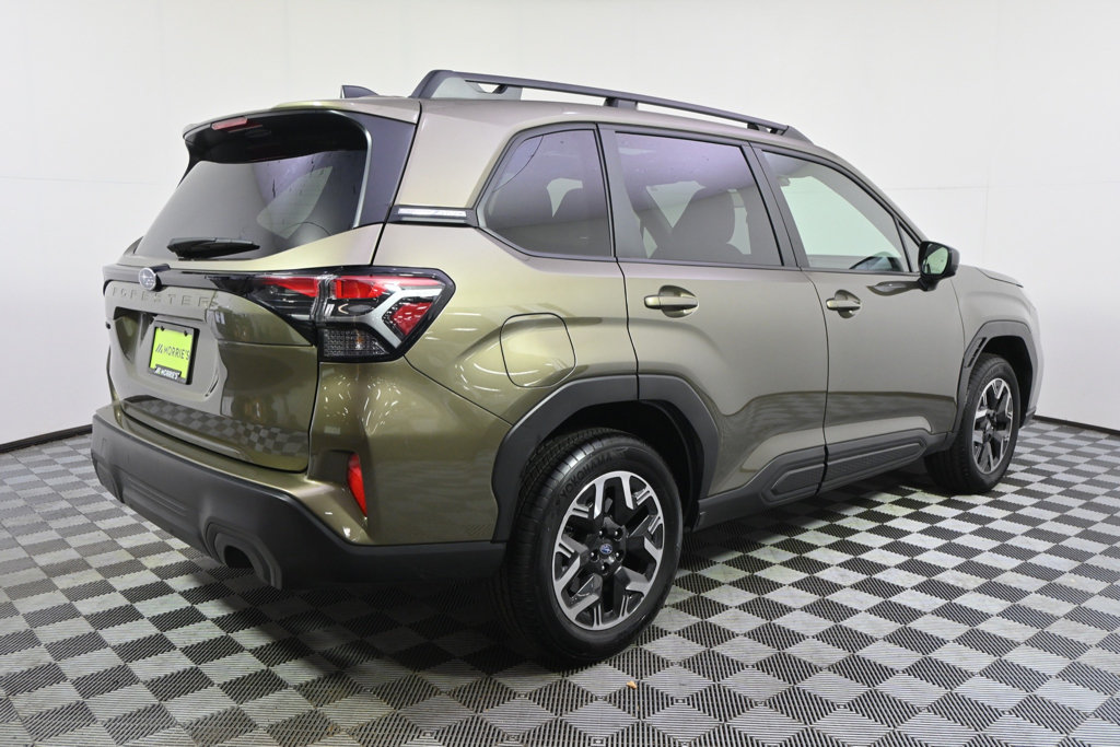 Used 2025 Subaru Forester Premium AWD/4WD image 7