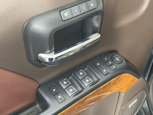 Used 2018 Chevrolet Silverado 1500 High Country AWD/4WD image 24