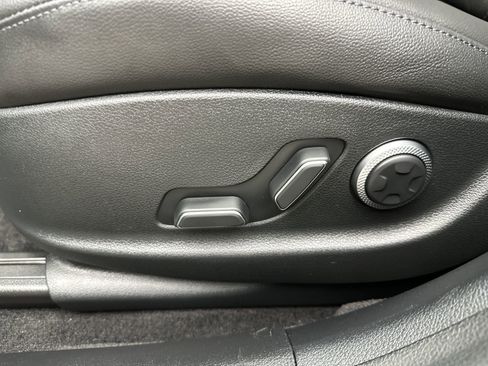 Certified 2025 Genesis G80 2.5T Advanced AWD/4WD image 12