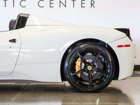 Used 2013 Ferrari 458 Spider RWD image 20