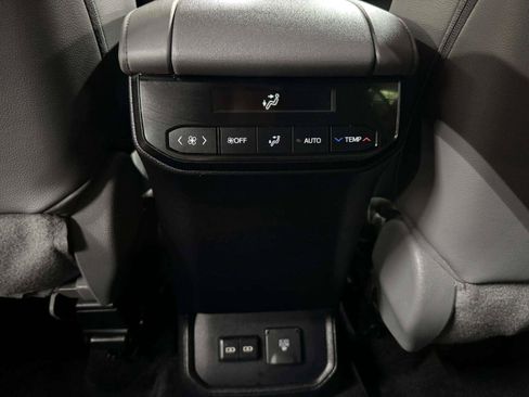 Used 2023 Toyota Highlander Limited FWD image 49