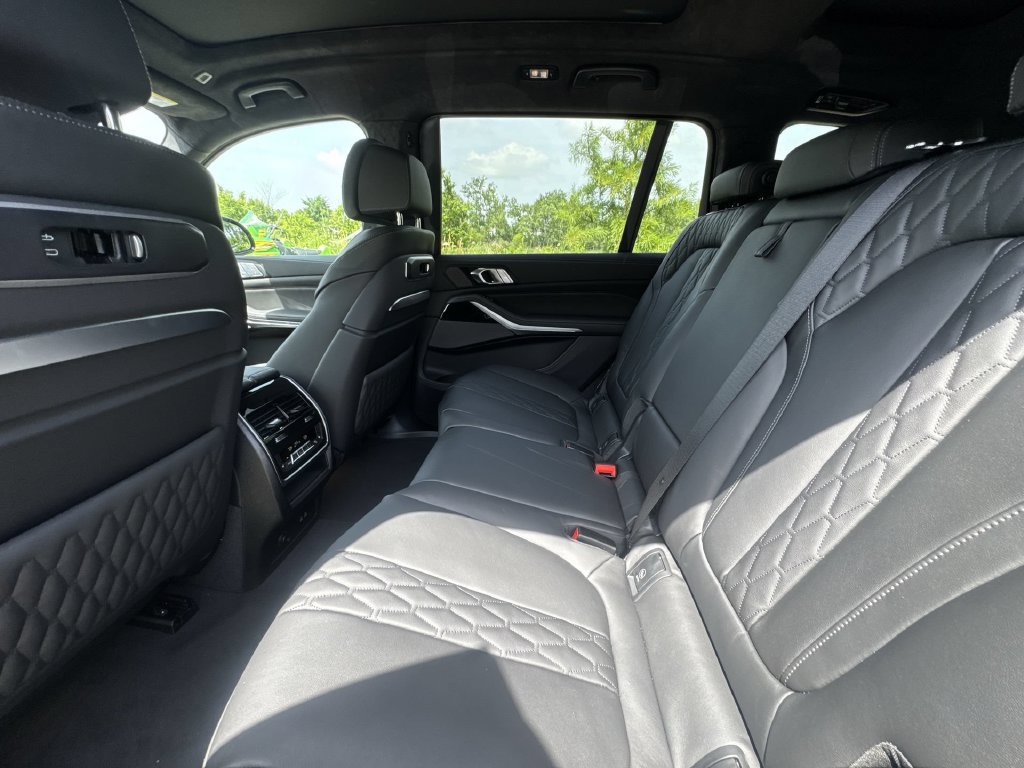 Used 2027 BMW X7 M60i AWD/4WD image 25