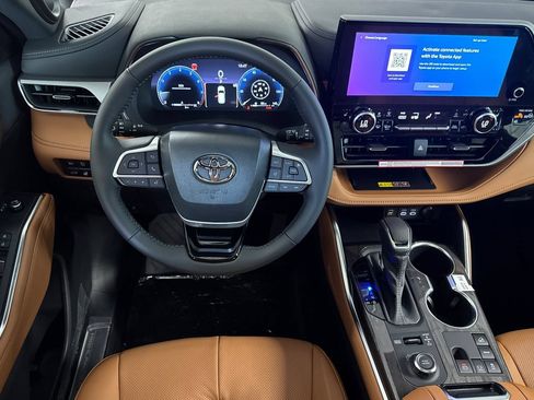 New 2026 Toyota Highlander Platinum AWD/4WD image 16