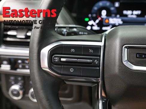 Used 2025 GMC Yukon XL Denali AWD/4WD image 15