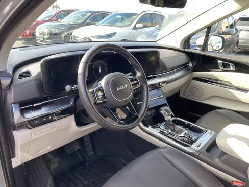 Used 2024 Kia Carnival SX Prestige image 8