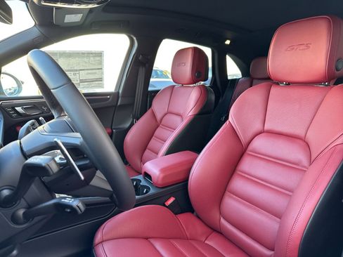 New 2026 Porsche Macan GTS image 5