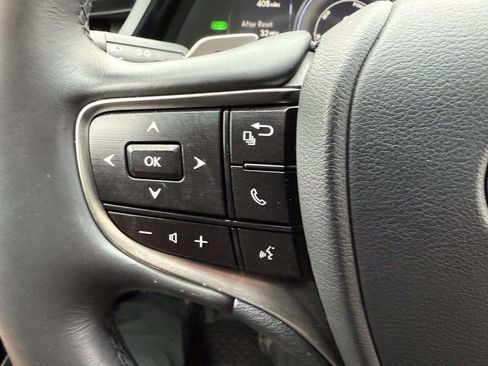 Used 2025 Lexus ES 300h w/ Premium Package image 23