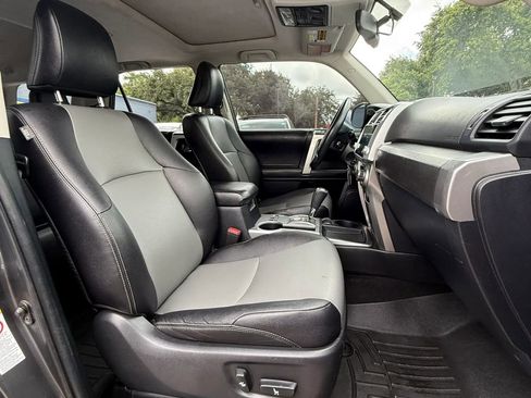 Used 2016 Toyota 4Runner SR5 Premium RWD image 18