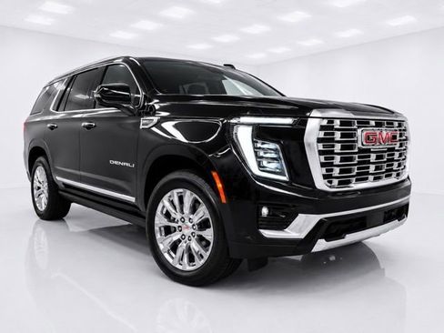 Used 2026 GMC Yukon Denali w/ Sun & Power Step Package AWD/4WD image 3