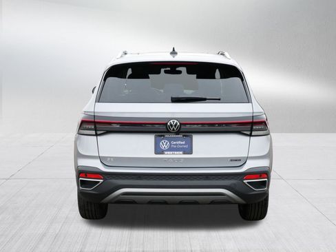 Certified 2025 Volkswagen Taos SE w/ Panoramic Sunroof Package image 6