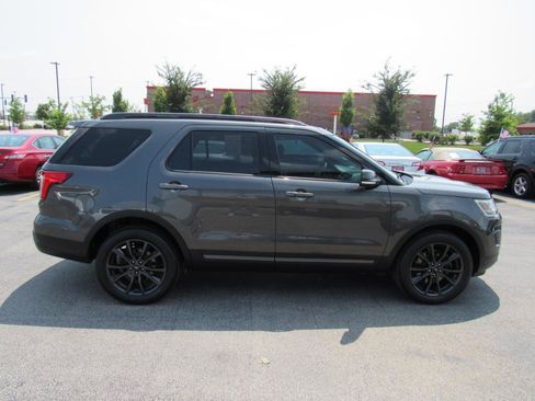 Used 2019 Ford Explorer XLT w/ Equipment Group 202A AWD/4WD image 7