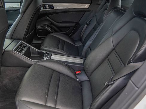 Used 2018 Porsche Panamera 4S image 31