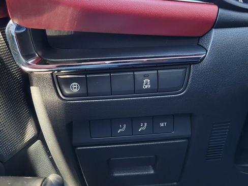 Used 2020 MAZDA MAZDA3 Hatchback w/ Premium Package image 27