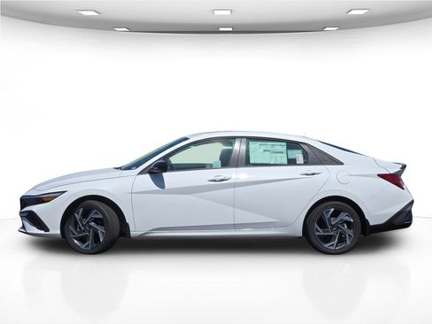New 2025 Hyundai Elantra SEL image 4