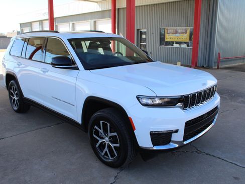 Used 2024 Jeep Grand Cherokee L Limited w/ Luxury Tech Group II AWD/4WD image 56