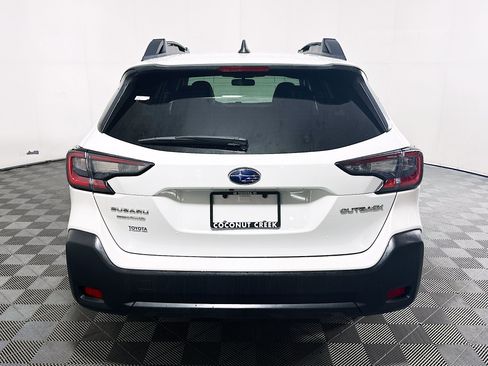 Used 2023 Subaru Outback Premium AWD/4WD image 4
