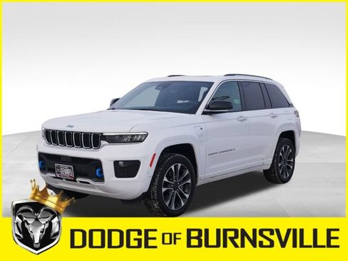 Used 2022 Jeep Grand Cherokee Overland w/ Luxury Tech Group IV image 3