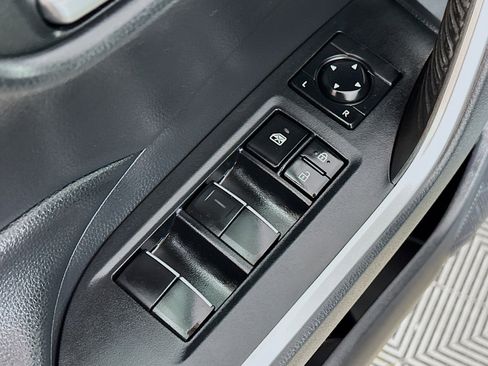 Used 2019 Toyota RAV4 XLE Premium AWD/4WD image 17