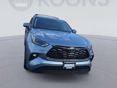 Used 2022 Toyota Highlander LE image 4