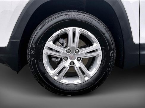 Used 2024 GMC Terrain SLE image 8