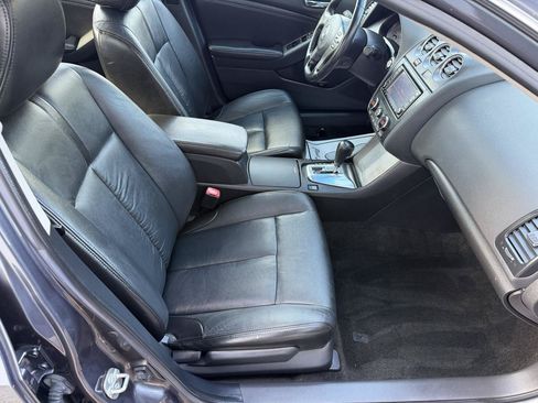 Used 2011 Nissan Altima 3.5 SR w/ 3.5SR Premium Pkg FWD image 11