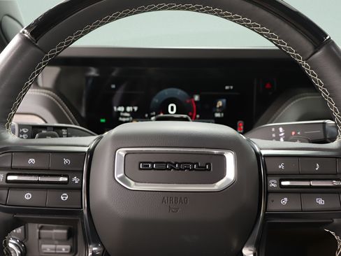 Used 2025 GMC Yukon Denali Ultimate AWD/4WD image 13