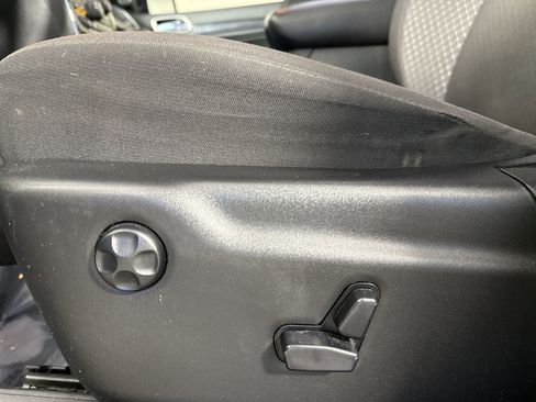 Used 2019 Jeep Grand Cherokee Laredo image 22