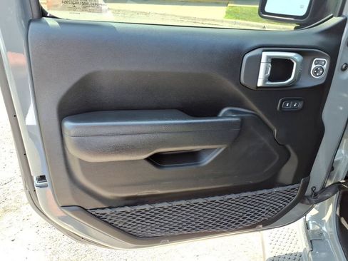 Used 2022 Jeep Wrangler Sport AWD/4WD image 12