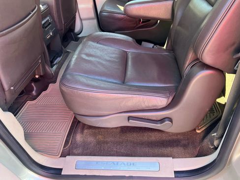 Used 2014 Cadillac Escalade ESV Platinum image 17