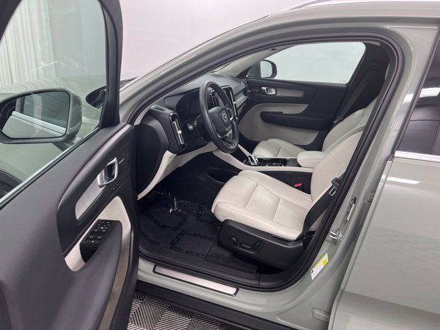 Certified 2023 Volvo XC40 B5 Ultimate w/ Protection Package Premier AWD/4WD image 12