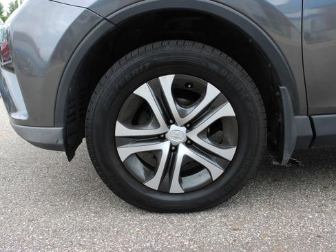 Used 2018 Toyota RAV4 LE w/ All Weather Liner Package FWD image 21