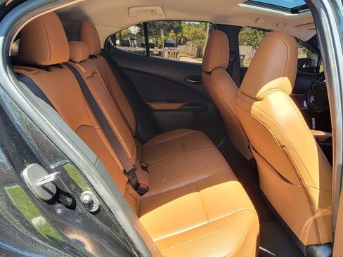 Used 2021 Lexus UX 200 w/ Accessory Package (Z2) FWD image 5