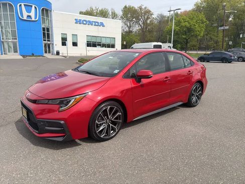 Used 2021 Toyota Corolla SE w/ SE Premium Package FWD image 2