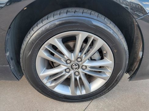 Used 2017 Toyota Camry SE w/ Moonroof Package FWD image 21