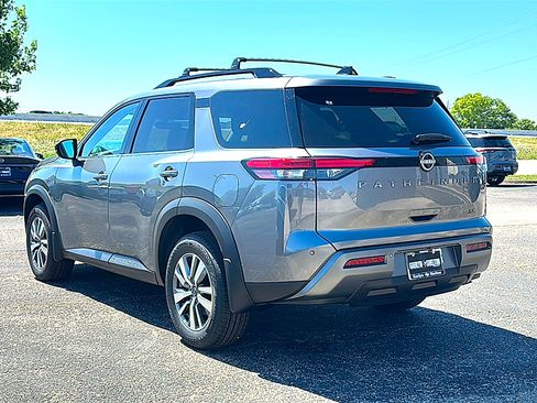 New 2026 Nissan Pathfinder SL FWD image 6