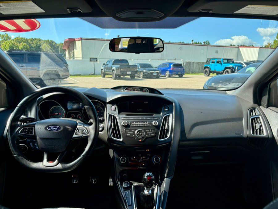 Used 2017 Ford Focus ST FWD image 12