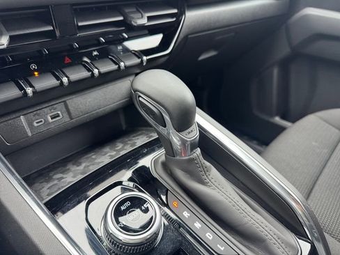 Used 2025 GMC Canyon Elevation image 16