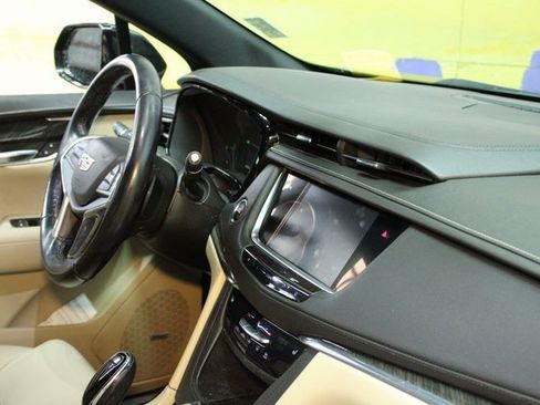 Used 2018 Cadillac XT5 Base 4D Sport Utility image 10