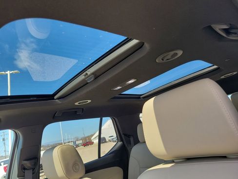 Used 2023 Chevrolet Traverse LT w/ LT Premium Package image 37