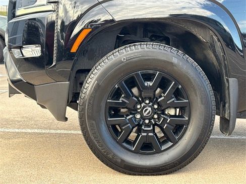 Used 2023 Nissan Frontier SV w/ Midnight Edition Package image 6