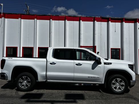 Used 2025 GMC Sierra 1500 SLT AWD/4WD image 5