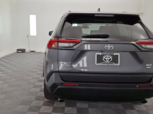 Used 2020 Toyota RAV4 XLE image 3