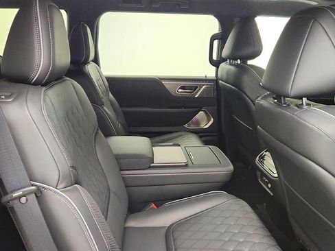 Used 2025 INFINITI QX80 Autograph AWD/4WD image 25