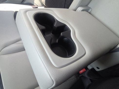Used 2018 Jeep Compass Latitude FWD image 17