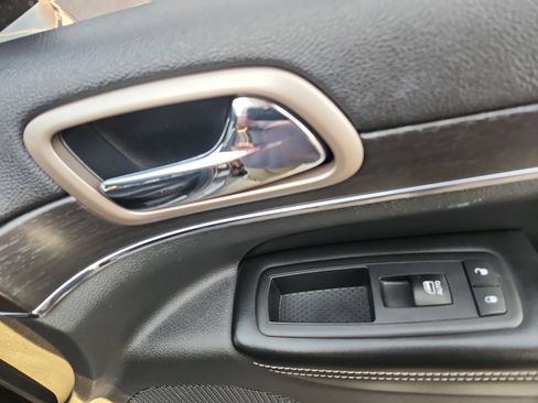 Used 2016 Jeep Grand Cherokee Limited w/ Trailer Tow Group IV image 17