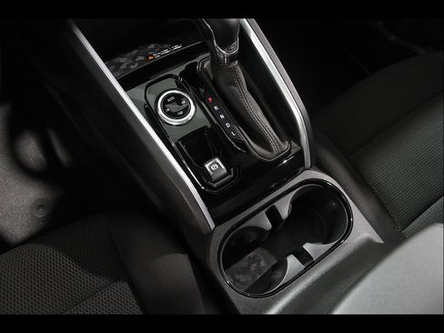 Used 2024 Chevrolet Colorado LT w/ LT Convenience Package II AWD/4WD image 17
