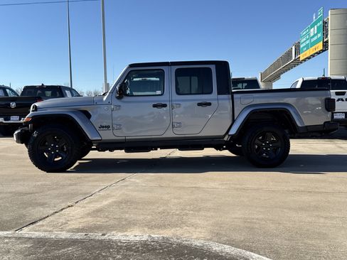 Used 2021 Jeep Gladiator Sport image 8