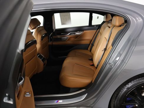 Used 2022 BMW 750i xDrive w/ Executive Package AWD/4WD image 36