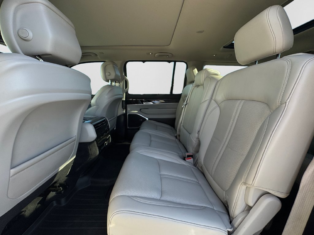 Used 2022 Jeep Wagoneer Series II w/ Convenience Group I AWD/4WD image 11